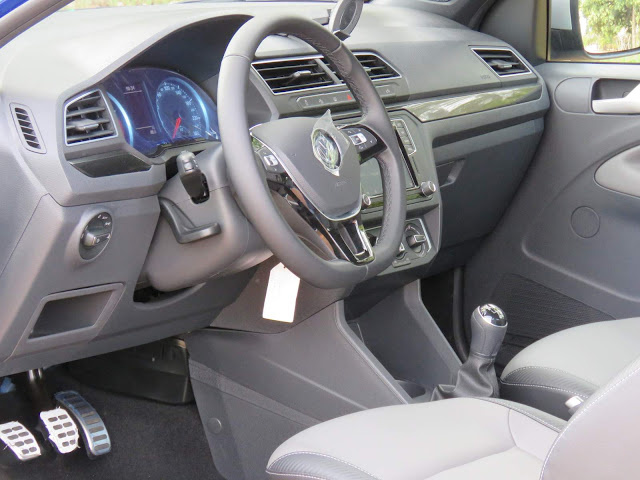 VW Saveiro Cross Cabine Dupla 2017 - interior