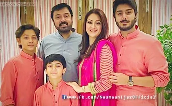 Noman Ijaz with his wife and children