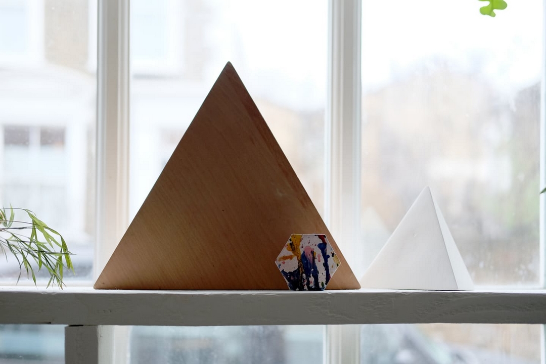 UN LIEU DIFFÉRENT... ART, GÉOMÉTRIE ET COULEURS