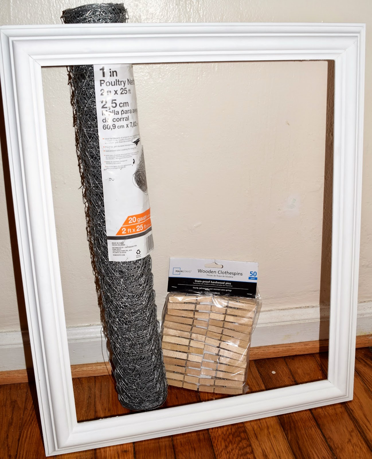 Framed Chicken Wire Photo Holder, Projects