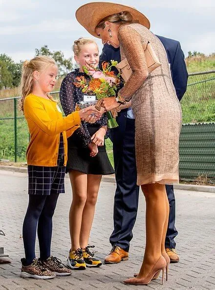 Queen Maxima wore a lace dress by Natan, diamond earrings.The plant is an initiative of the family business Groot Zevert Vergisting