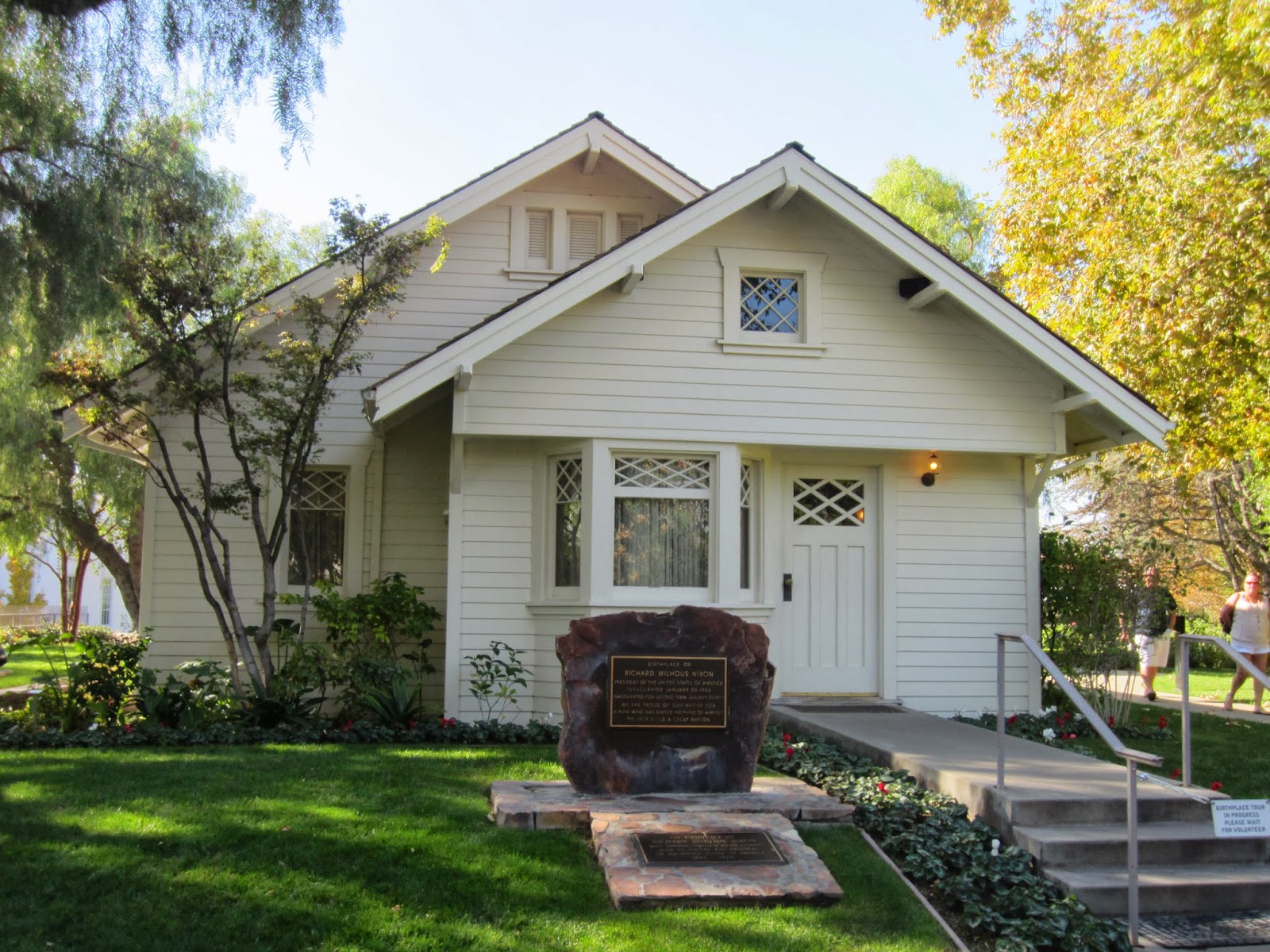 Souvenir Chronicles YORBA LINDA, CALIFORNIA RICHARD NIXON BIRTHPLACE