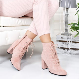 Botine Tumasi roz casual cu toc gros si siret Botine Tumasi roz casual cu toc gros si siret
