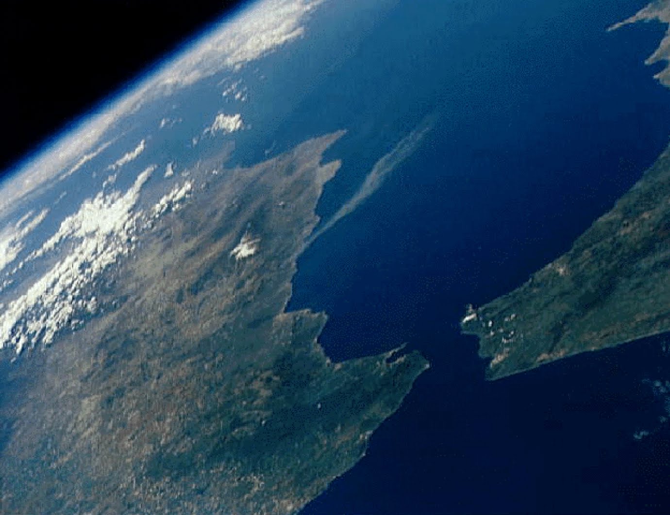 Поверхность океана покрыта. Большая часть земли покрыта водой. Звуки земли из космоса. Крым вид из космоса. Земля покрыта водой.