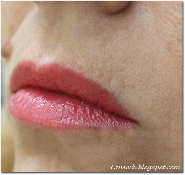 Губная помада Avon "Абсолютный поцелуй" caressing coral № 92599 Губная помада Avon "Абсолютный поцелуй" caressing coral № 92599