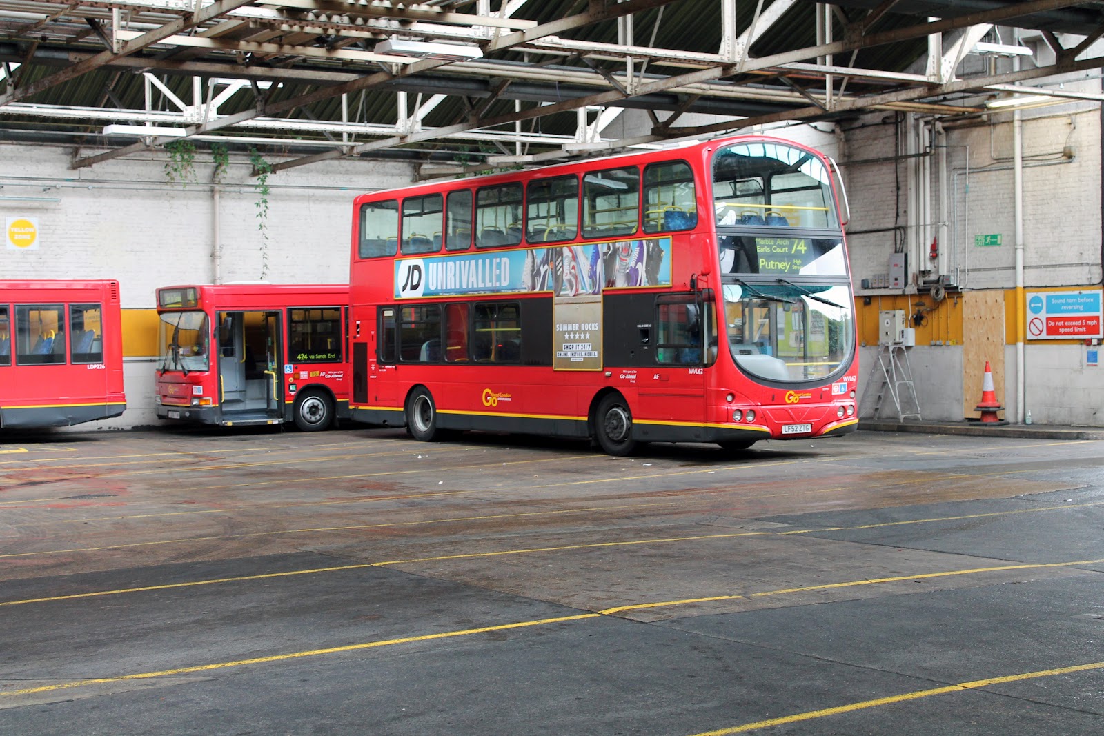 The Circle Of London Go Ahead London Putney Garage AF 