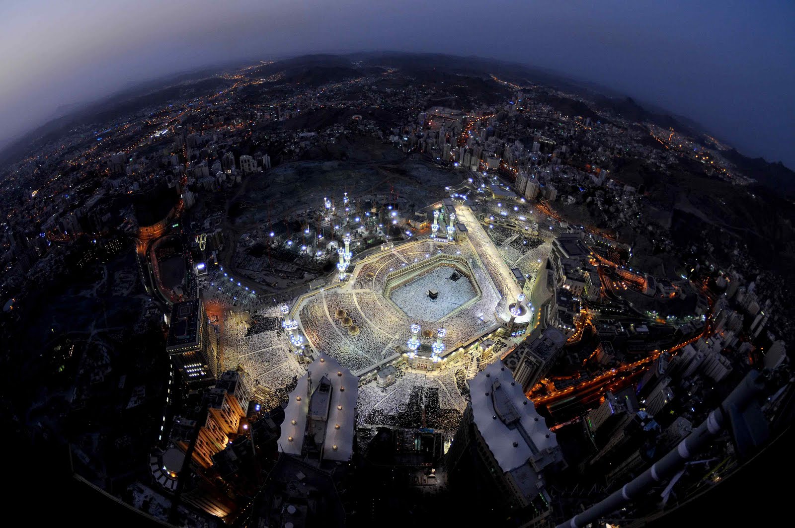 Wonderful View of Mecca at Night ARHGUZ