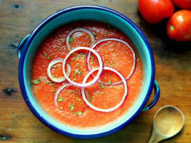 Salsa de Tomate (Mexican tomato sauce) - lacocinadeleslie.com
