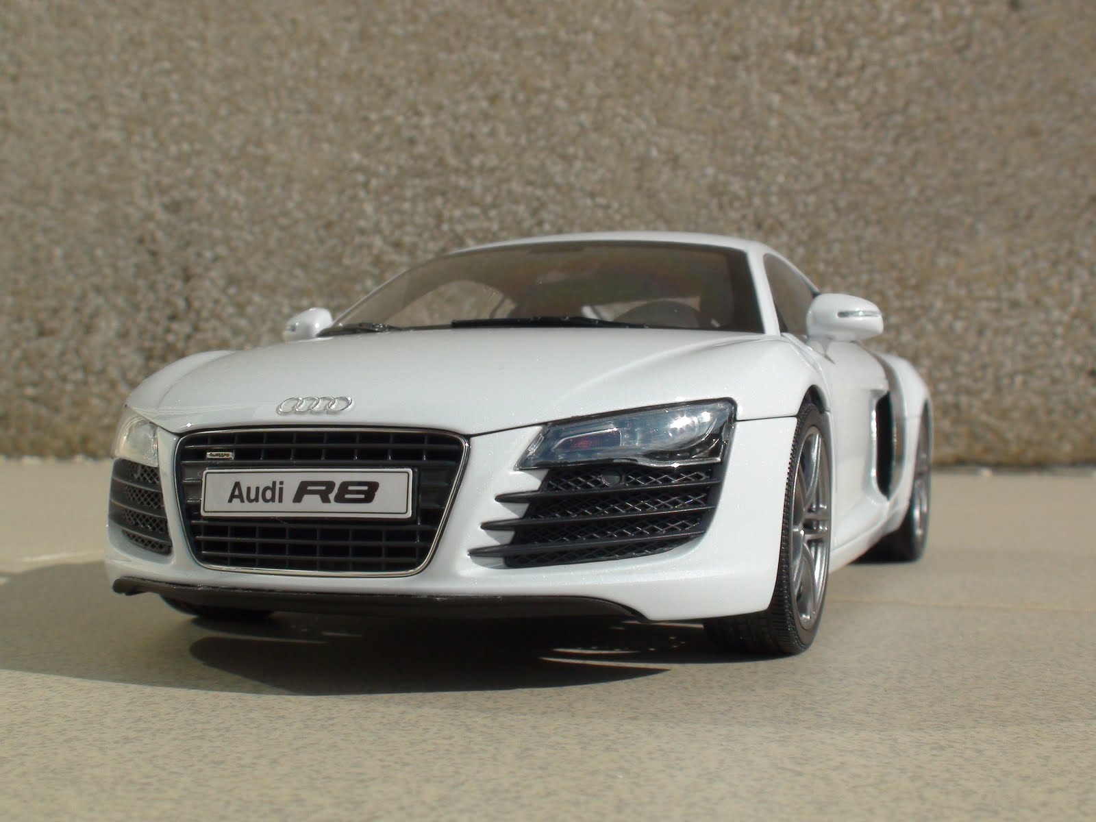 Pseudo Cars: Audi R8 4.2 FSI V8 - 2006