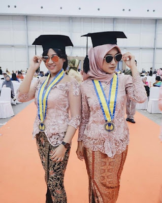 Gambar model hijab wisuda wajah bulat terbaru Gambar model hijab wisuda wajah bulat terbaru