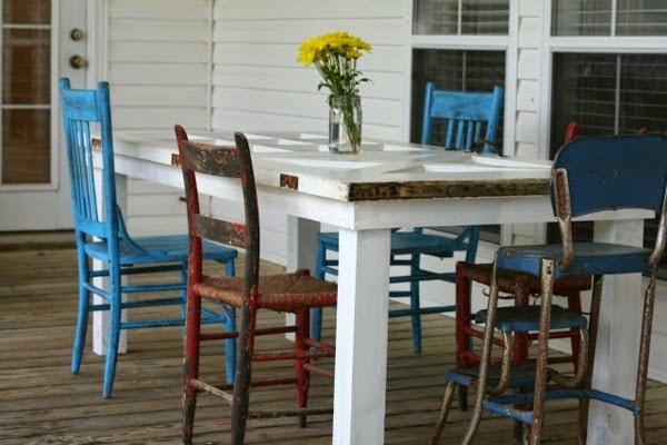 Reuse your old doors – cool decorations and DIY furniture