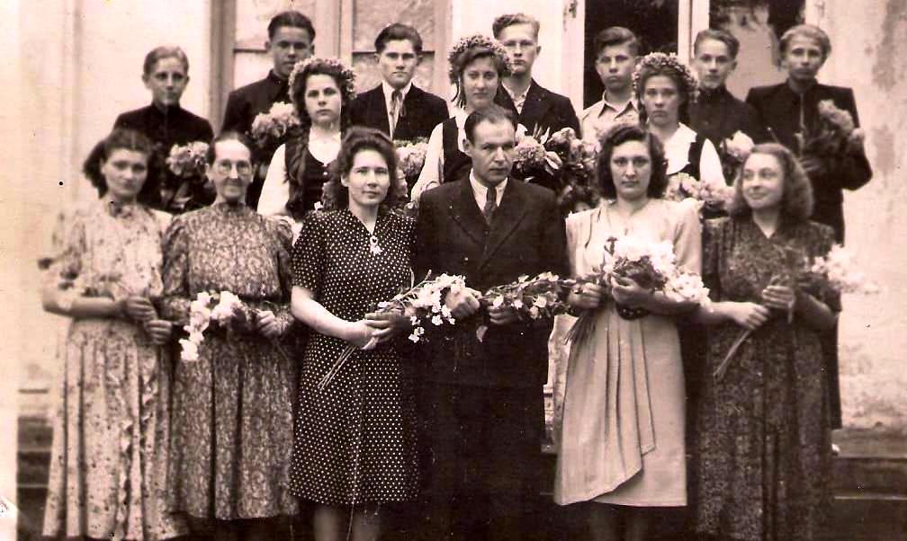 Pētermuižas skolas 1950. gada izlaidums