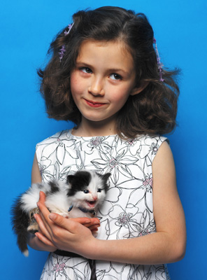  girl holding kitty 