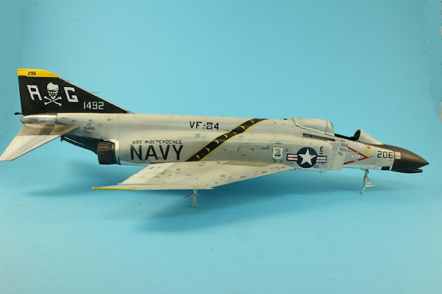 Montage pas à pas du F-4B Phantom II d'eduard au 1/48. F-4B Phantom II,Eduard 1/48, la pose des décalcomanies.