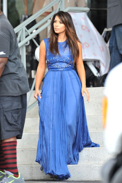 Vestido festa longo e azul, Kim Kardashian