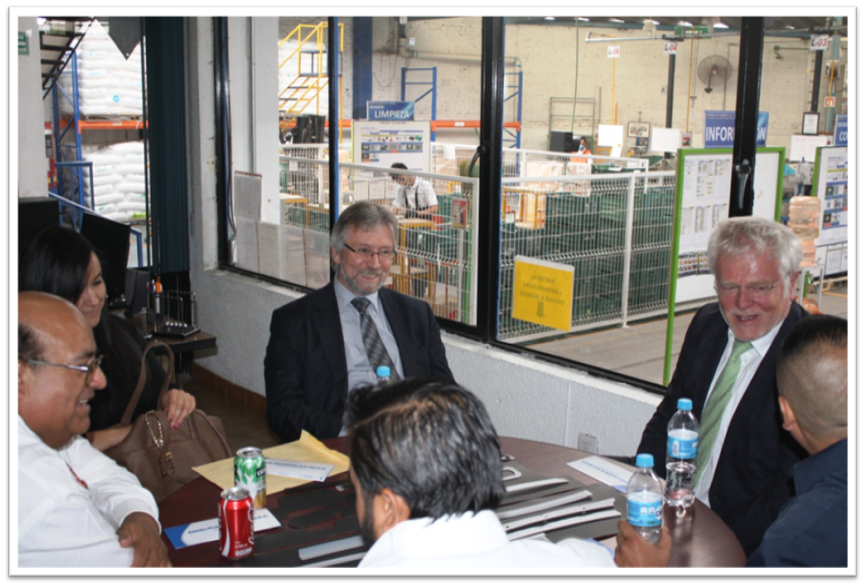 Hacer las cosas "a la mexicana" tiene otro sentido en Excel Plastics