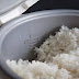 Mengapa nasi yang disimpan semalaman di dalam rice cooker yang menyala nasi lekas menguning?