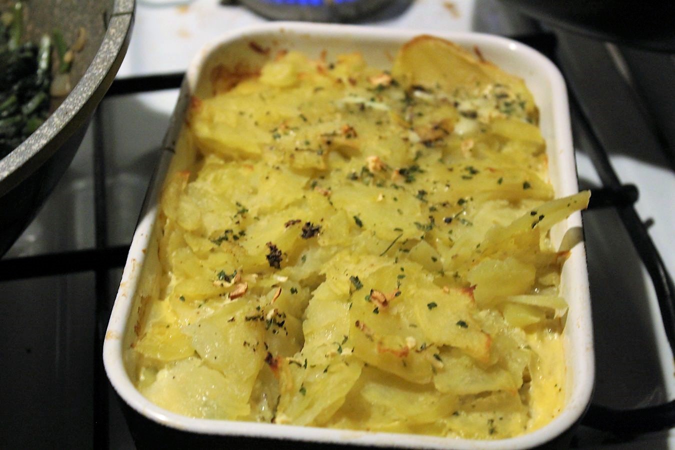 Putenschnitzel, Spinat, Kartoffelgratin und Sahnesoße – glatzkoch.de