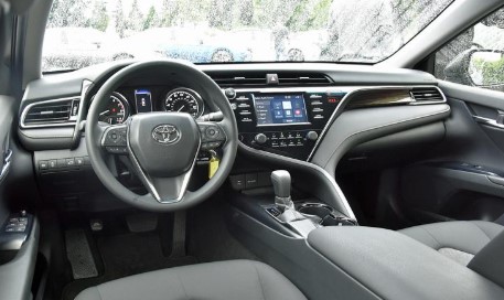 2018 Toyota Camry and Camry Hybrid trim levels and pricing 2018 Toyota Camry and Camry Hybrid trim levels and pricing