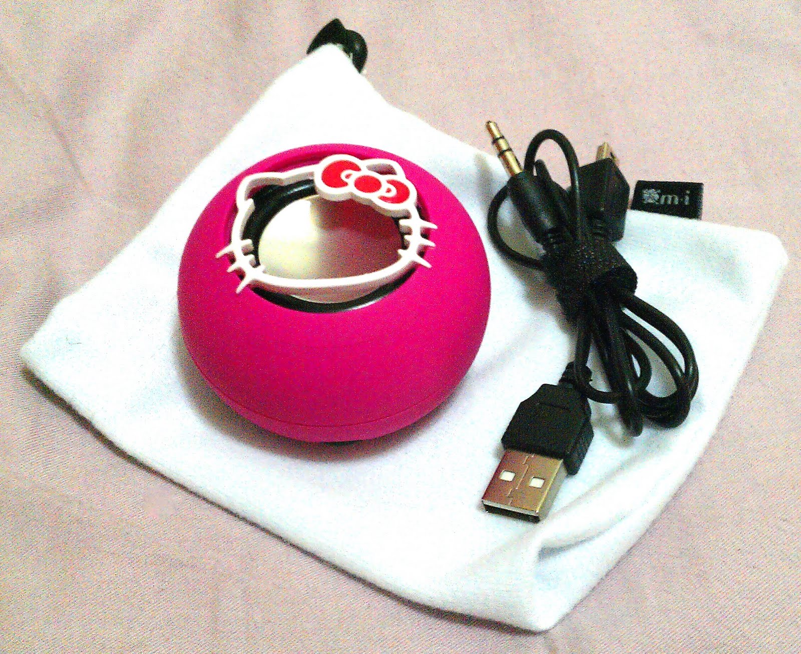 The Clover Beauty Inn: Hello Kitty Mini Speaker!