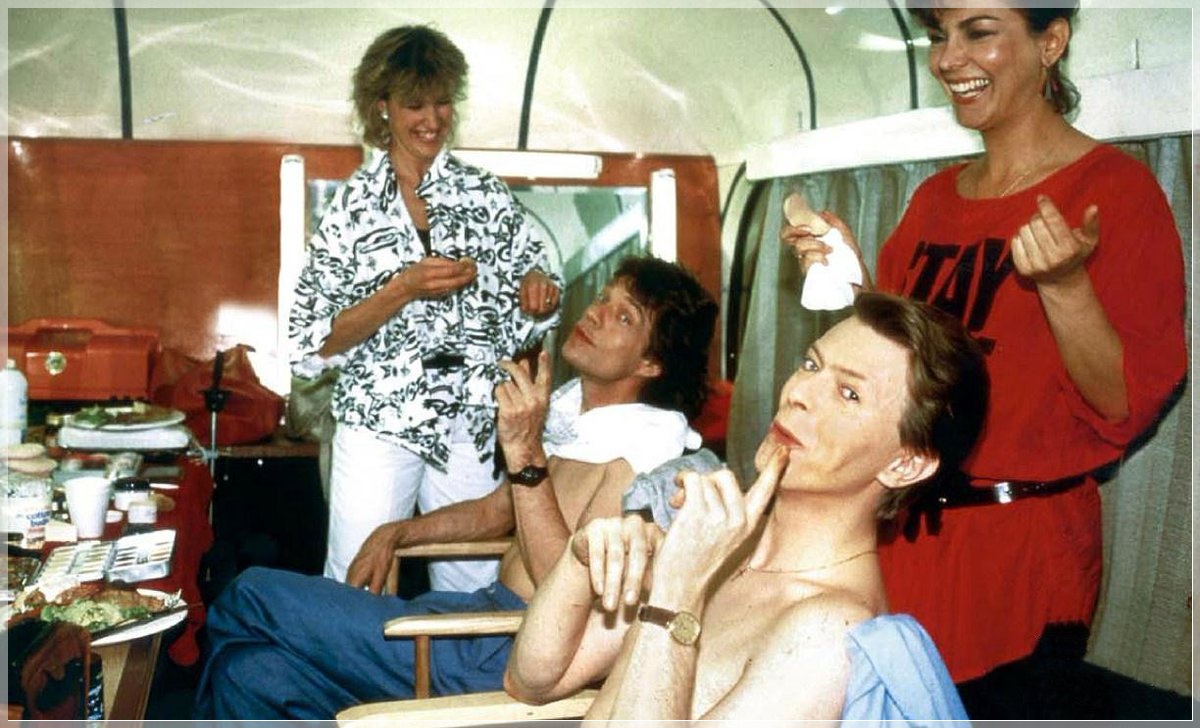 1985 Dancing In The Street - David Bowie & Mick Jagger.