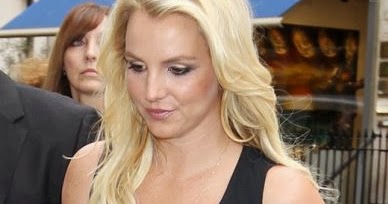 Britney Spears Wearing Makko Necklace in London | Fashion Blog by ...