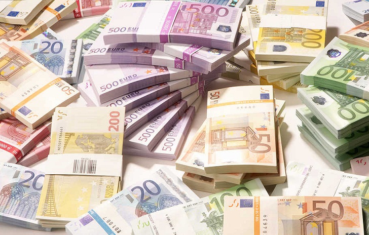 Kisah Pertama Kalinya Mata Uang Euro Digunakan di Eropa Kisah Pertama Kalinya Mata Uang Euro Digunakan di Eropa