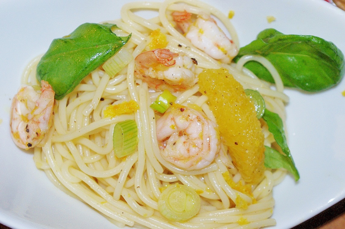stuttgartcooking: Lauwarmer Spaghetti-Salat mit Garnelen, Orange ...
