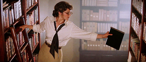 Resultado de imagem para gifs bibliotecária