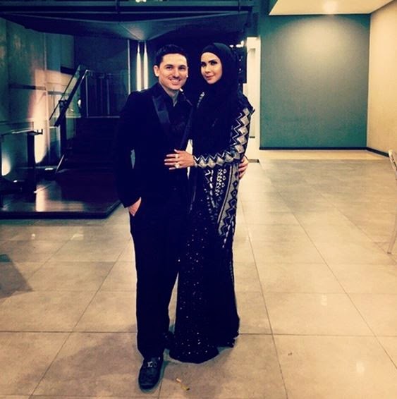 Fucking strangers thru a hole