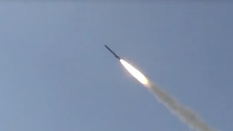التلفزيون-السعودي-التحالف-بقيادة-الرياض-اعترض-صاروخا-أطلقه-الحوثيون-باتجاه-نجران