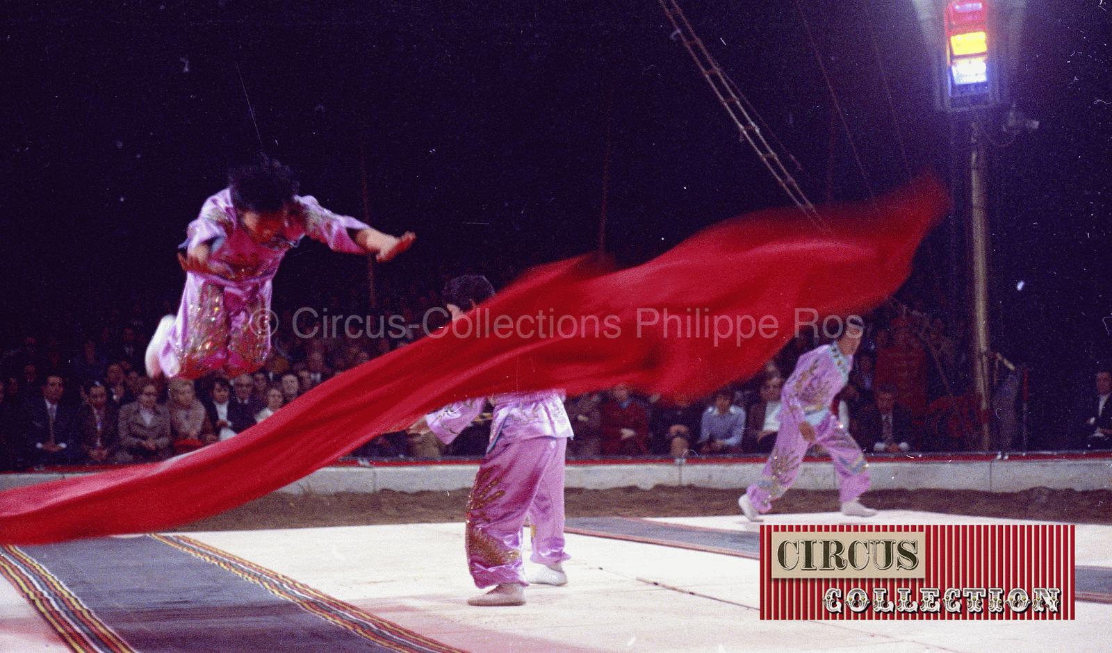 les acrobaties de la troupe Chy Bao Guy