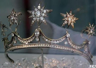 The Pearl Button Tiara with Stars