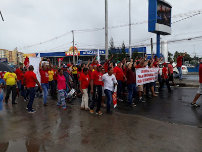 Manifestações pró-Lula são grandes em todo o país e contra praticamente não existe... Confira em Lauro de Freitas