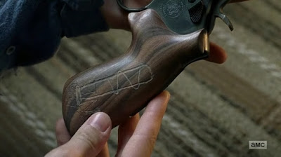 Una pistola dei Salvatori con il logo di Lucille