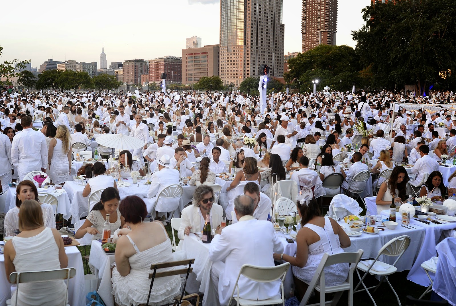 Diner en Blanc the World's Largest Picnic HD Pictures HD Photos