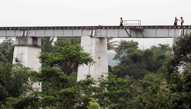 Tempat Nongkrong Anak Bogor Paling Berbahaya jembatan rel kereta Cigombong Bogor