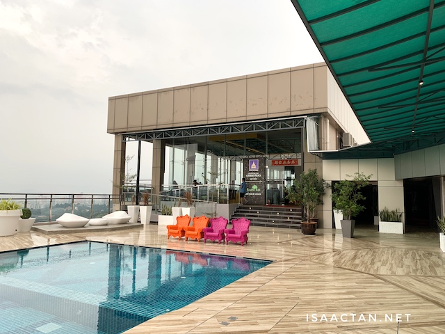 Beautiful location at , just beside the pool, overlooking the skyline Chakri Palace Sky View Dorsett Hotel Hartamas