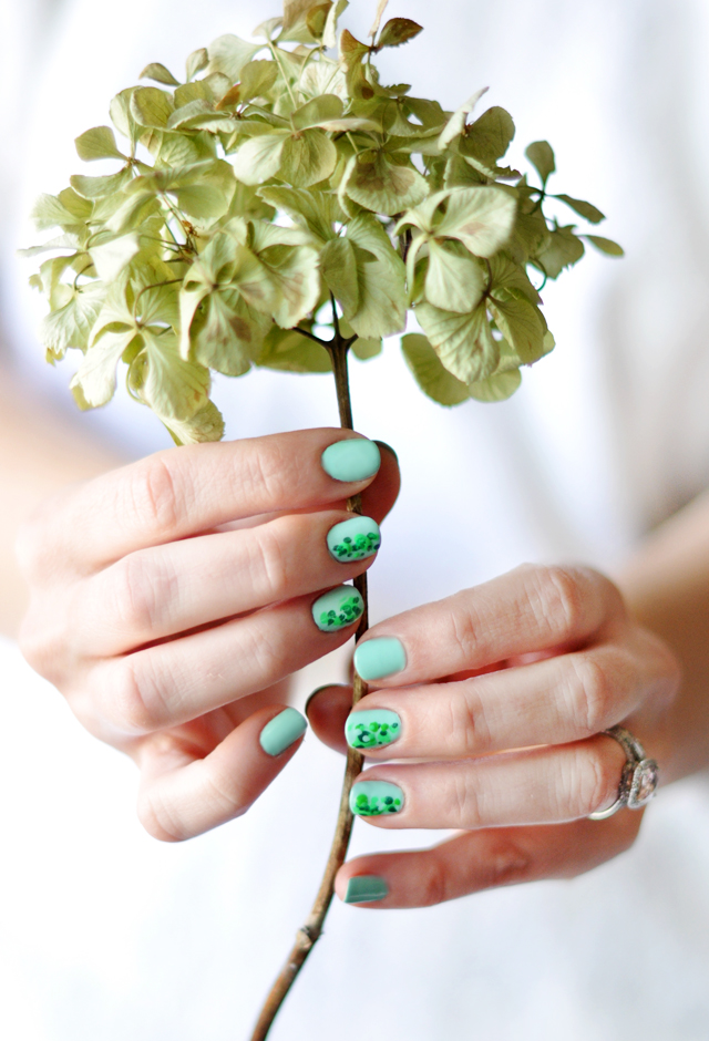 minty green speckled nails, St Patrick's Day manicure, nail art tutorial