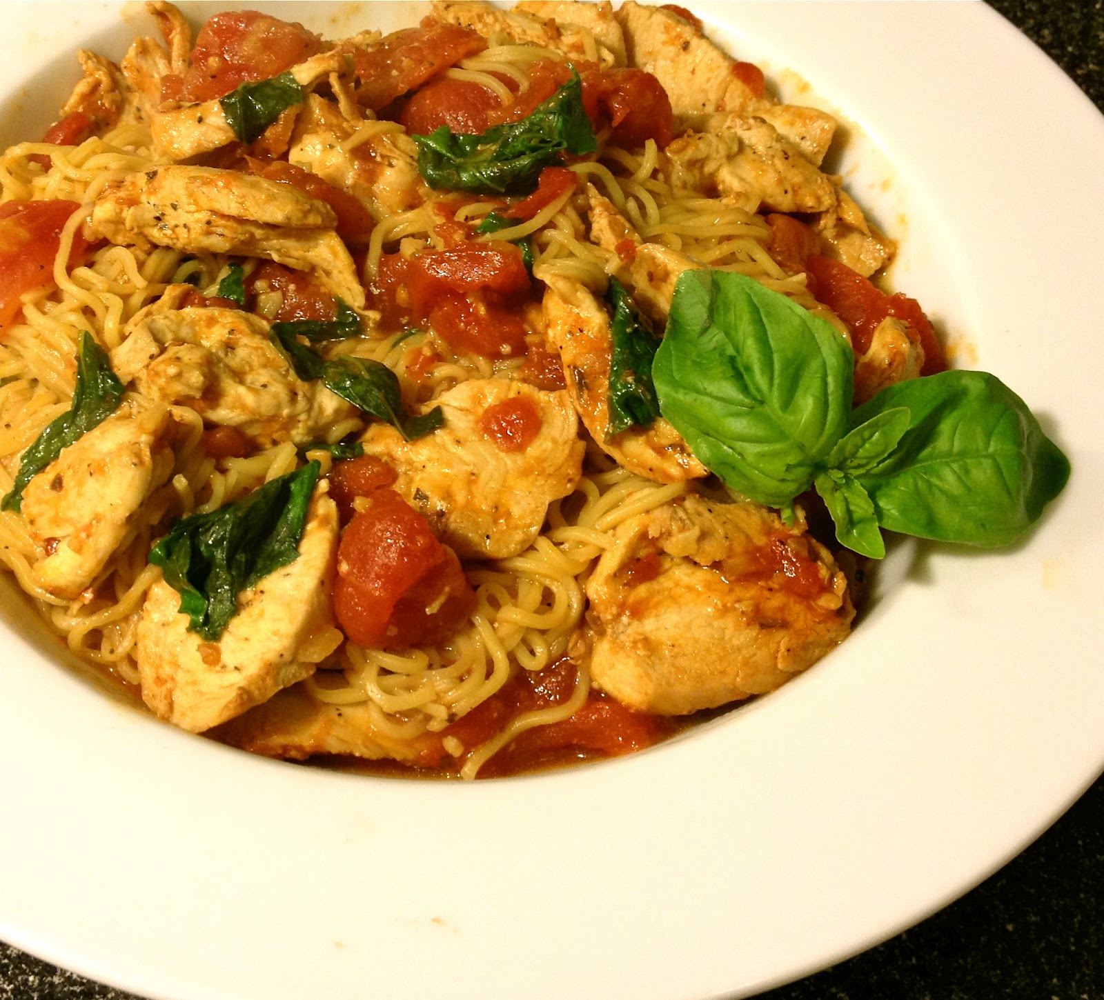 Bon Chappétit pasta w/ basil, chicken & diced tomatoes