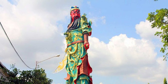 Nah Loh... Berhala Raksasa di Kelenteng Tuban Justru Ditentang Generasi Muda Khonghucu Nah Loh... Berhala Raksasa di Kelenteng Tuban Justru Ditentang Generasi Muda Khonghucu