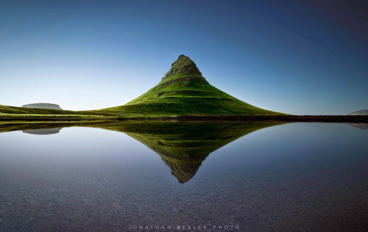 6. Kirkjufell Mountain - Top 10 Things to See and Do in Iceland