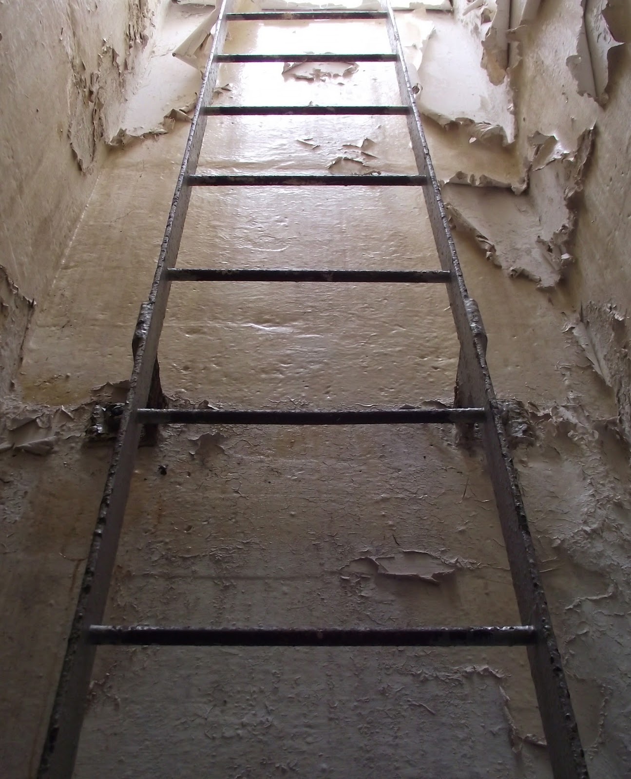 YoungManGoneWest: ROC Post - Inside View