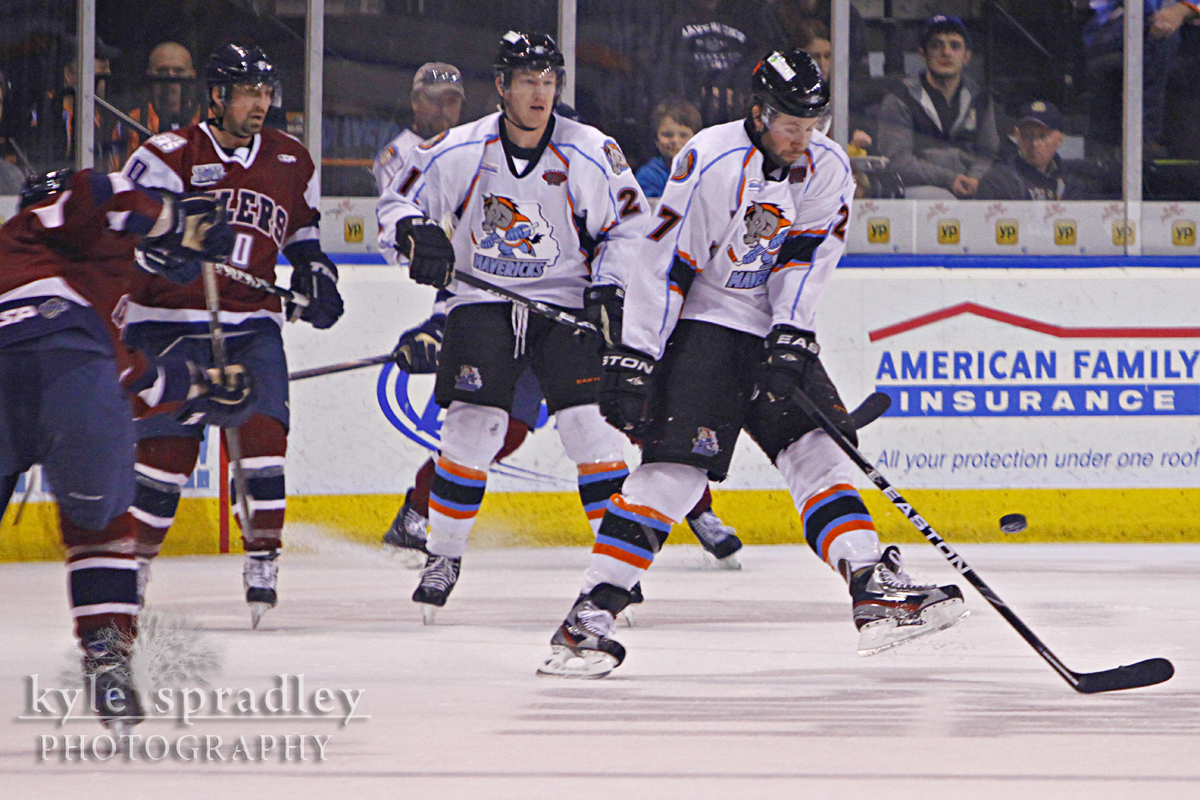 Kyle Spradley Photography Blog: Missouri Mavericks Hockey Club Kyle Spradley Photography Blog: Missouri Mavericks Hockey Club