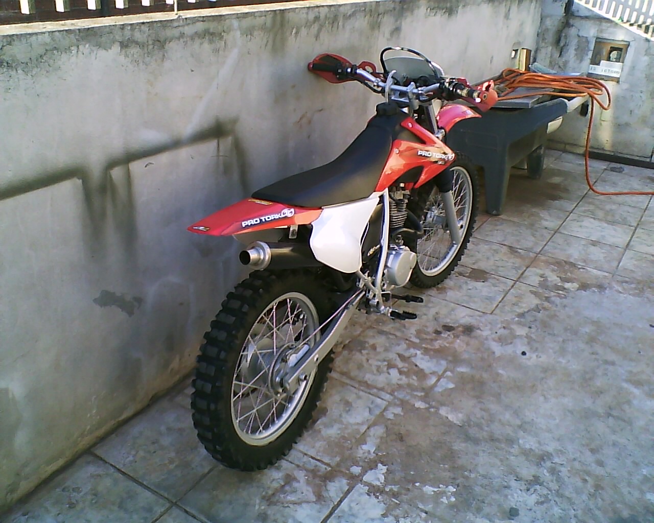 Poeira e Lama OffRoad Vendo XR200 com roupa de crf230!!!