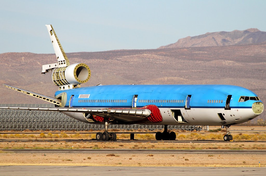 aero-pacific-flightlines-klm-md-11-s-at-victorville-vcv