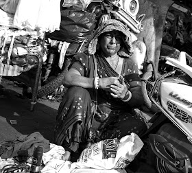 monochrome monday, black and white weekend, black and white, street portrait, street vendor, chor bazaar, street photo, mumbai, india, 