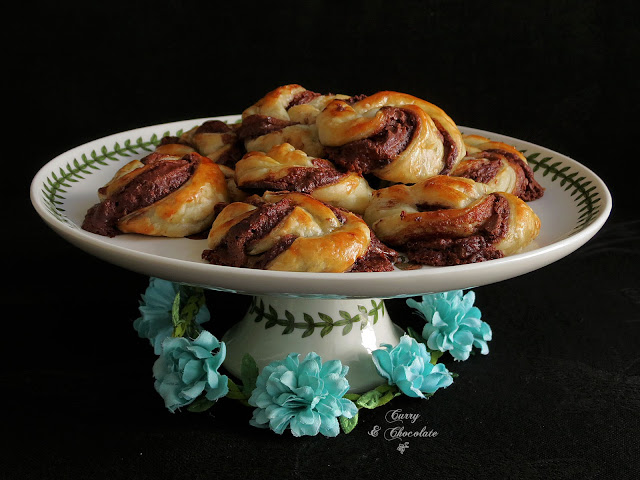 Espirales de hojaldre y Nutella – Rolled puff pastry with Nutella Espirales de hojaldre y Nutella – Rolled puff pastry with Nutella