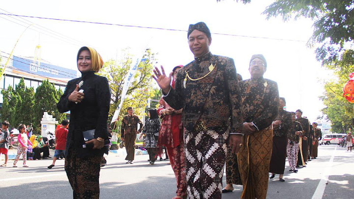 Gallery Prosesi Kirab Perayaan Hari Jadi Pacitan Ke-272 Gallery Prosesi Kirab Perayaan Hari Jadi Pacitan Ke-272