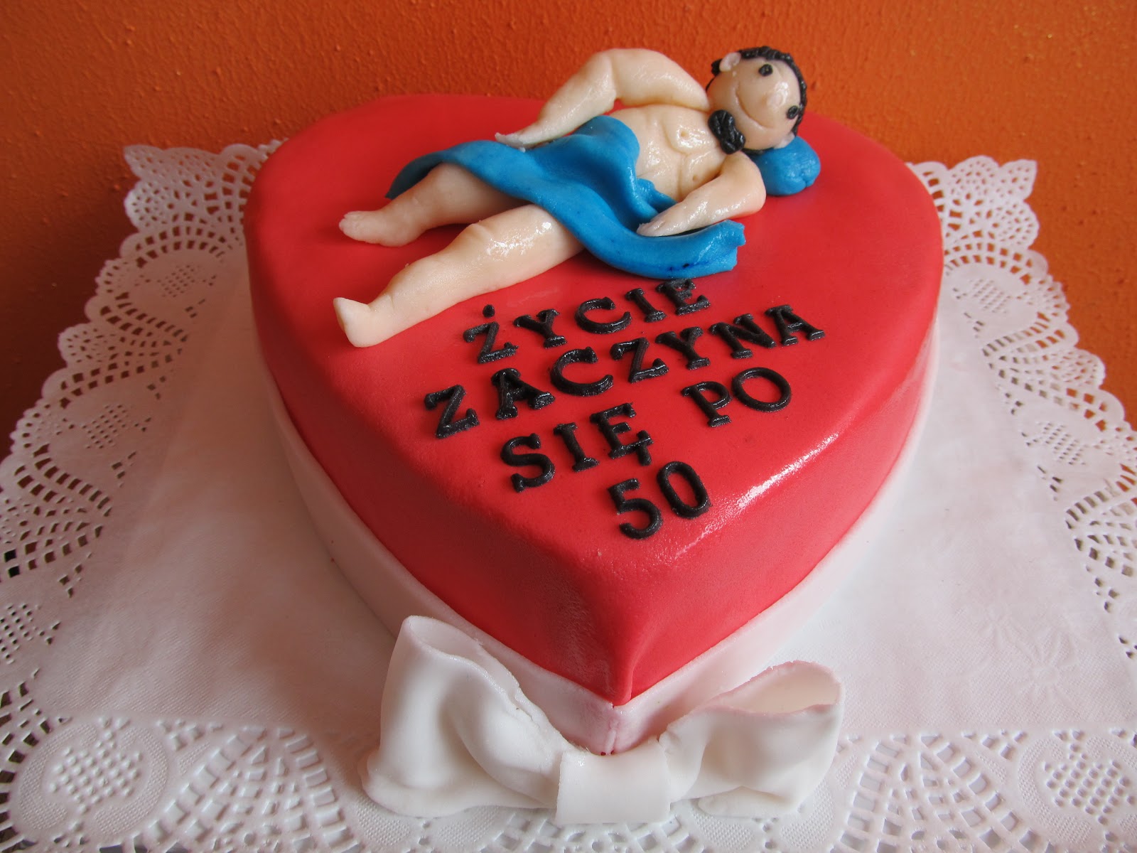 tort na 50 urodziny smieszny